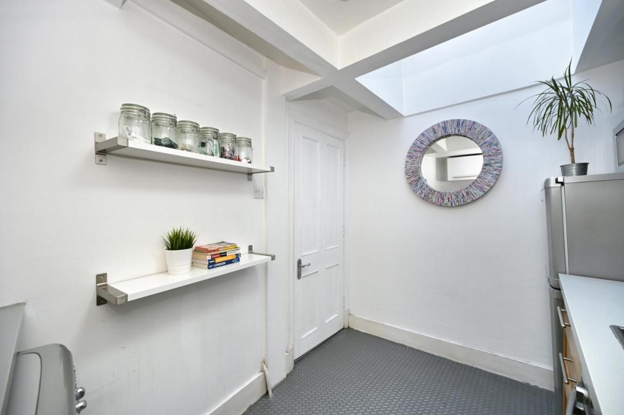 Soho, Piccadilly & Chinatown - Two Bedroom & Two Double Beds Apartment لندن المظهر الخارجي الصورة
